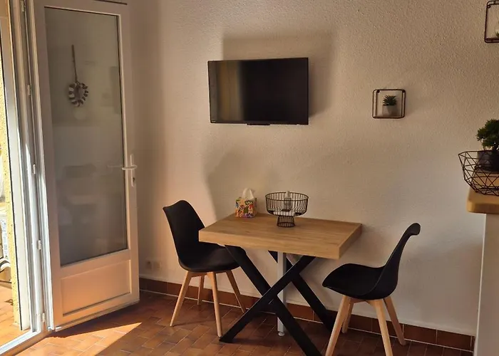 Σπίτι διακοπών Village, Maison Climatisee, 6 Pers, Piscine, Wifi, Garage, Terrasse Agde